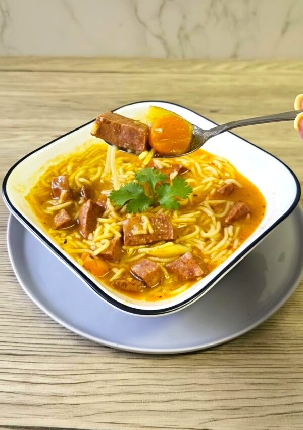 Sopa de Salchichon con Fideos